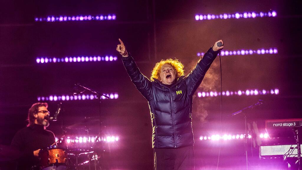 Ski Opening Simply Red