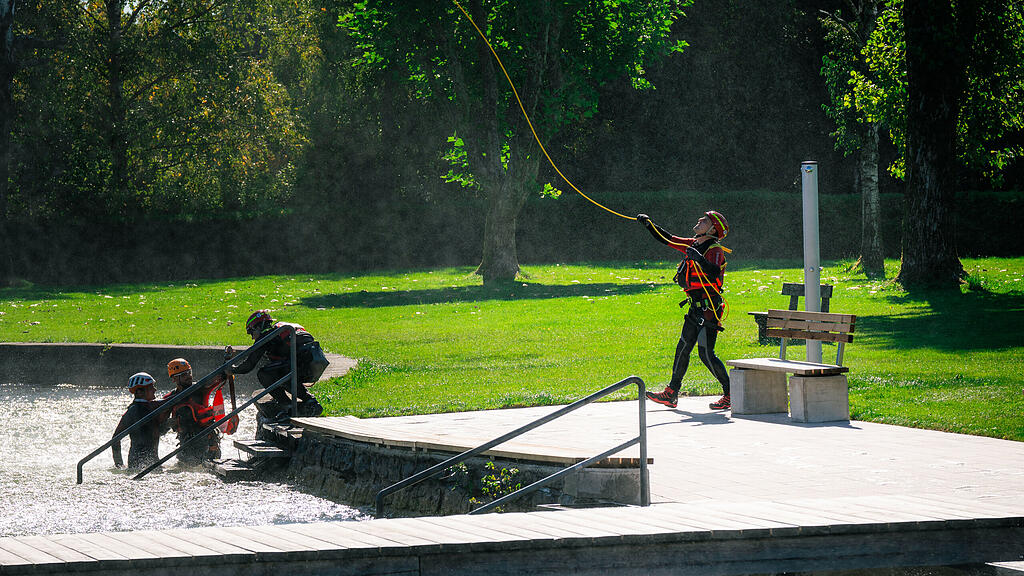 Übungstag der Wasserrettung und Flugpolizei am Obertrumer See