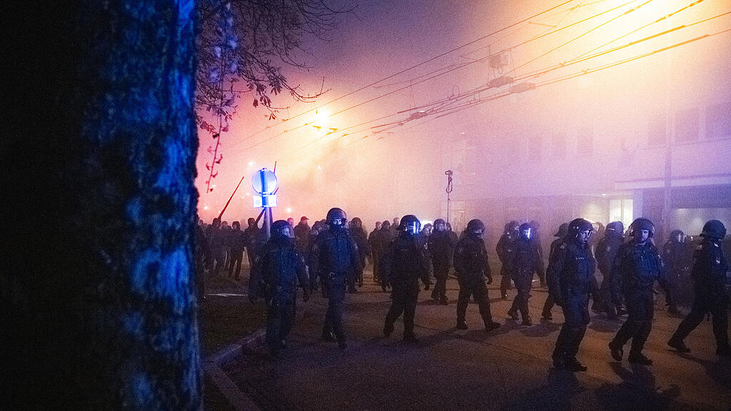 Fanmarsch von Go Ahead Eagles in Salzburg