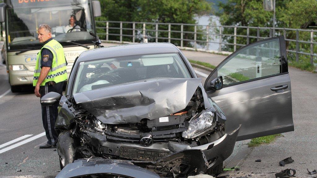 Zwei Schwerverletzte bei Frontalcrash in Mondsee