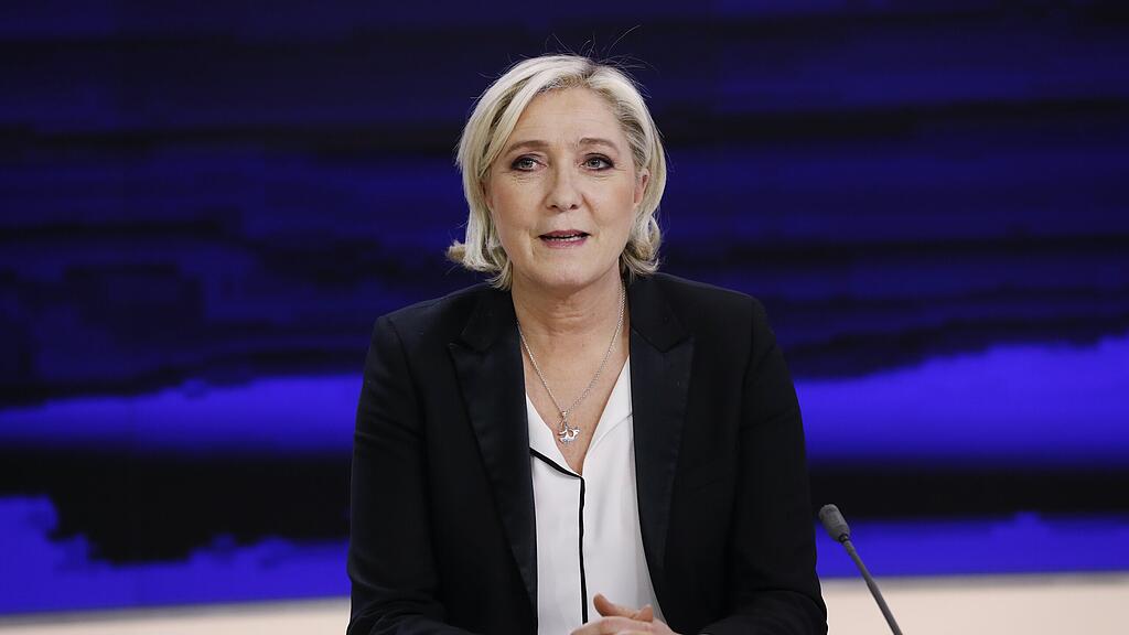 Le Pen legte den Vorsitz der rechtspopulistischen Partei vorübergehend nieder.