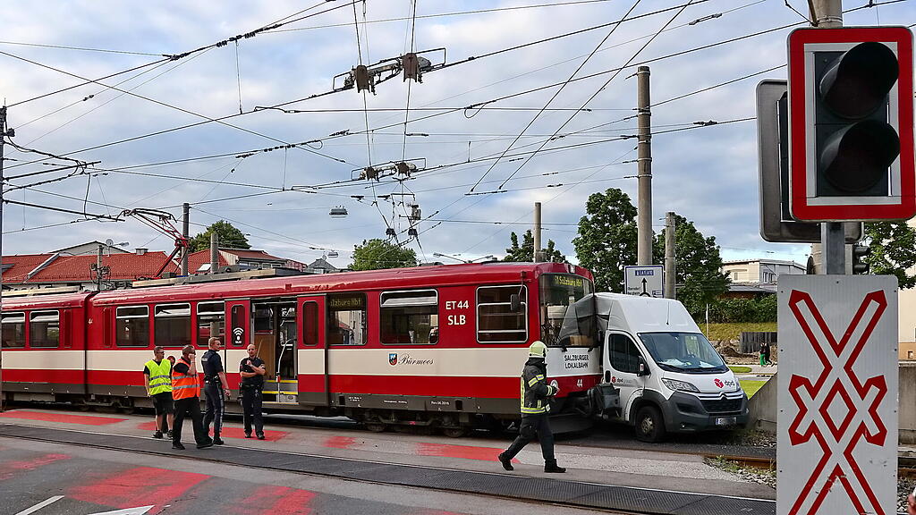 Pkw gegen Lokalbahn Itzling