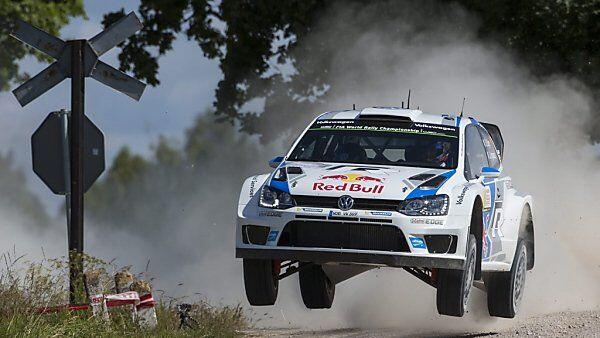 Sebastien Ogier fliegt der Konkurrenz davon