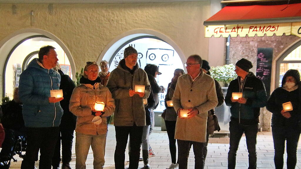 Hallein hilft: Lichtermarsch f\u00fcr Ukraine