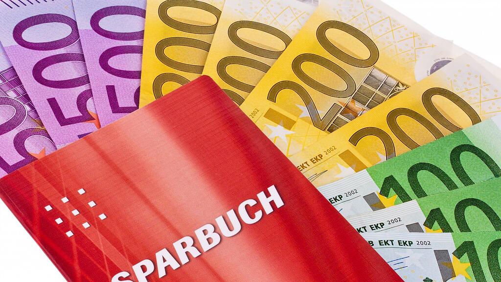 Der 22-Jährige löste das Sparbuch mit dem Losungswort, das sich im Sparbuch befand, ein.