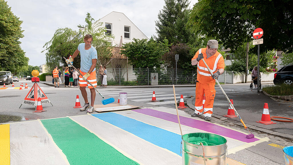 Regenbogenzebrastreifen_Liefering