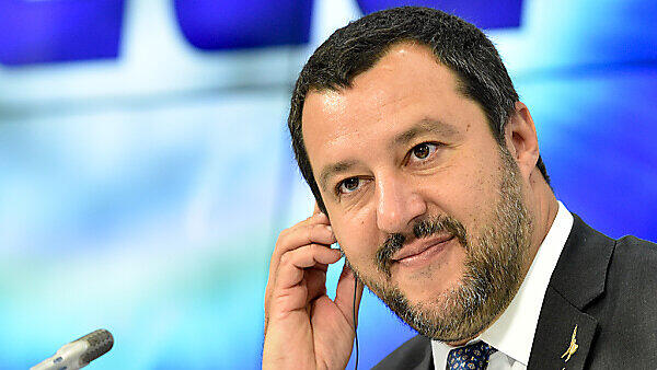 Salvini schrieb auf Twitter: "Tanti nemici, tanto onore"