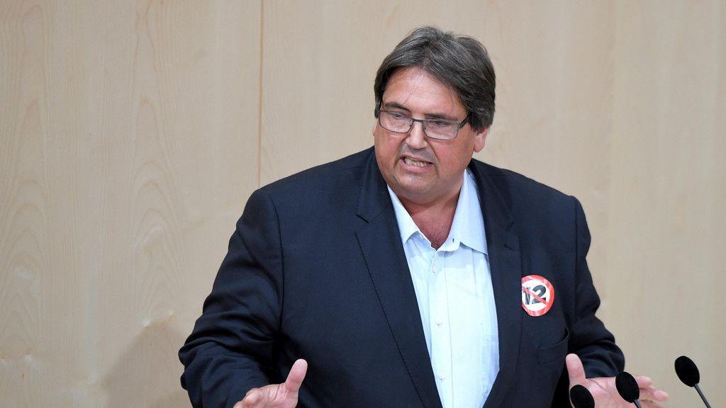 Zwölf-Stunden-Tag: Hitzige Debatte im Nationalrat