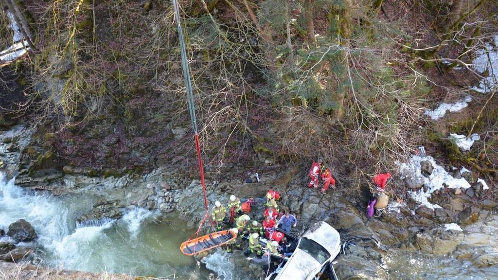Schwerverletzte auf B166 in Abtenau