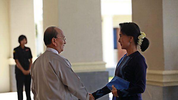 Präsident Thein Sein begrüßt Suu Kyi