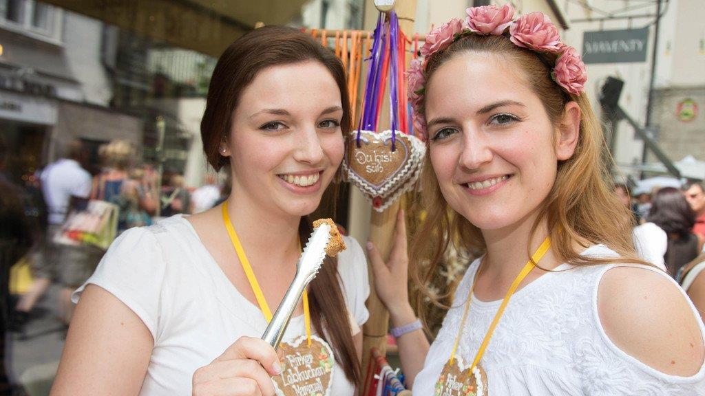 Linzergassenfest 2015 bei Sonnenschein eröffnet