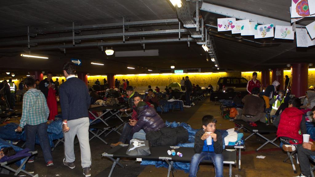 Flüchtlinge in der Bahnhofsgarage, SO