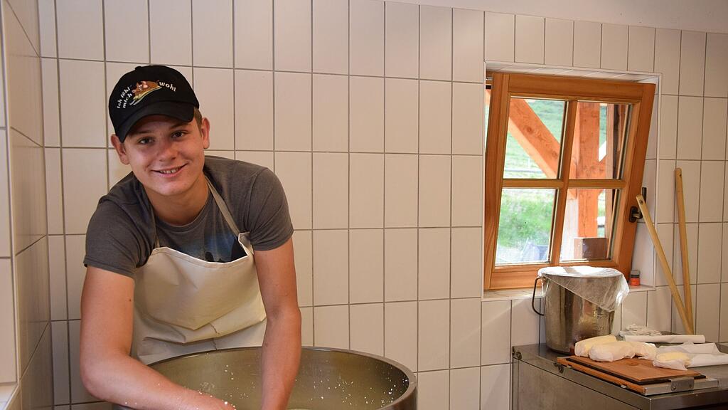 Anstatt an's Meer geht es für Praktikant Tobias Lasshofer auf die Alm.