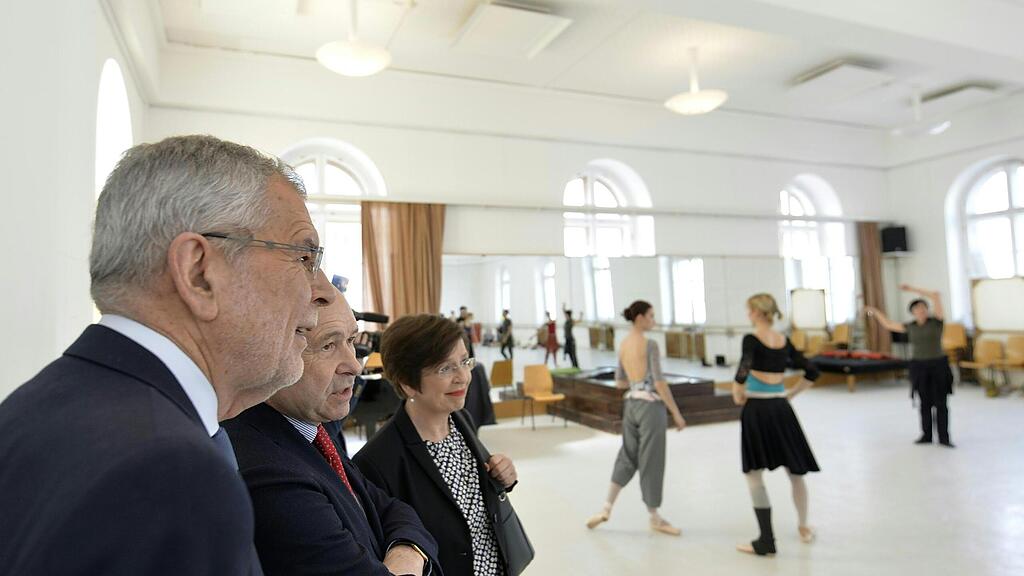 Vorbereitungen zum Wiener Opernball