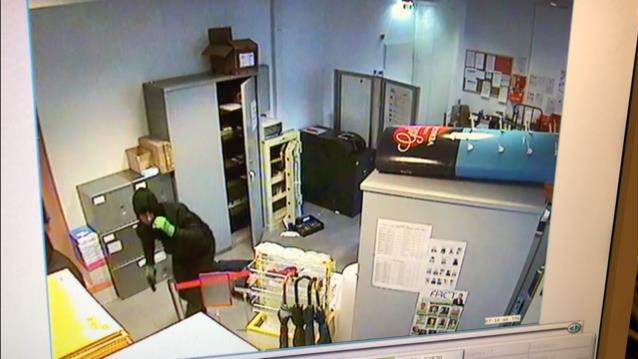 Banküberfall in Salzburg: Bilder der Überwachungskamera