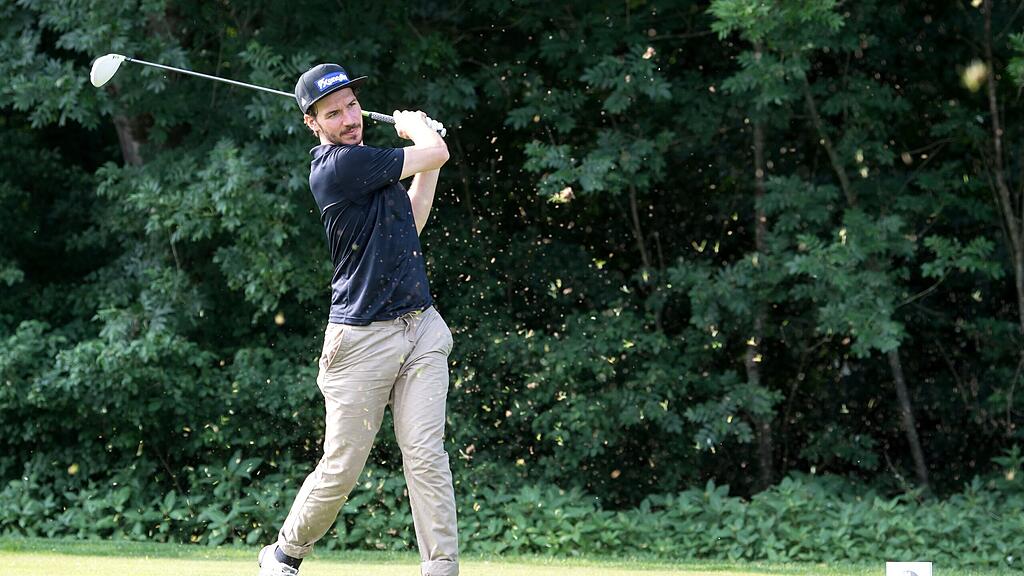 Felix Neureuther versuchte sich als Golfer.