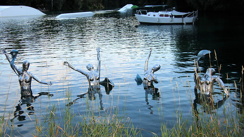 EINTAUCHEN IN DIE WELT DER KUNST – "AQUARIA" im Waldbad Anif.