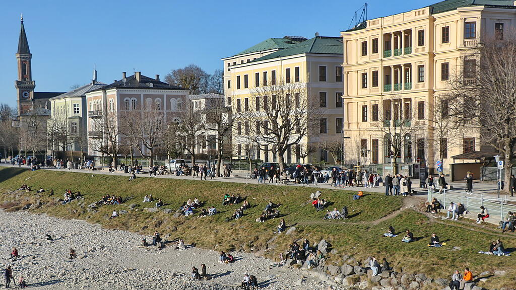 Fr\u00fchlingshafte Sonne in Salzburg