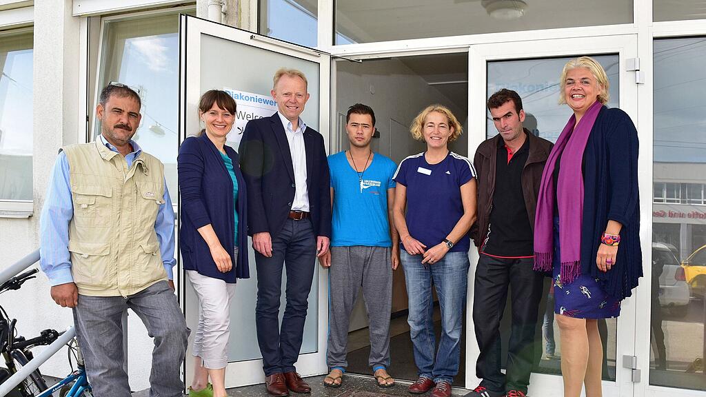 Landesrätin Martina Berthold (zweite v.l.) ist der transparente Umgang mit den Asyl-Zahlen wichtig.