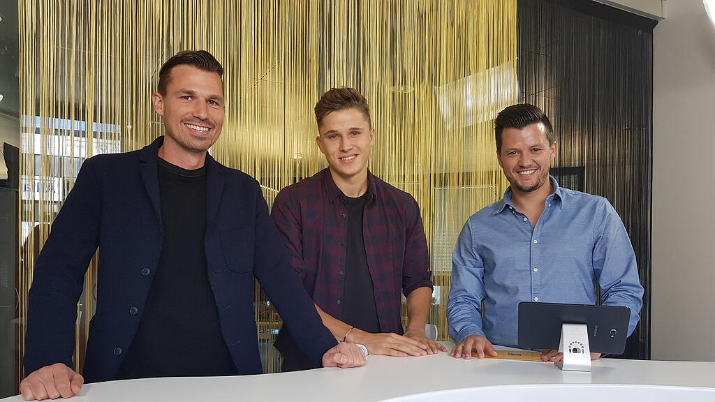 Benedikt Pichler (Mitte) und Spielerberater Philipp Mirtl im S24-LIVE-Talk.