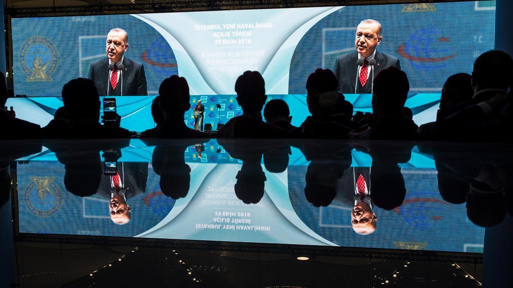 Riesiger Flughafen in Istanbul eröffnet