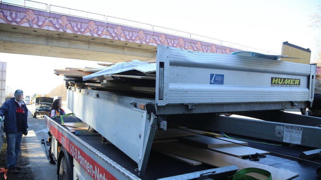 Ladegut auf A1 verstreut