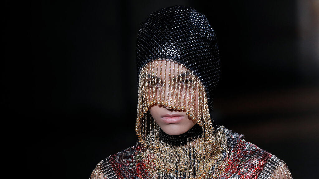 Die schr\u00e4ge Mode des Paco Rabanne