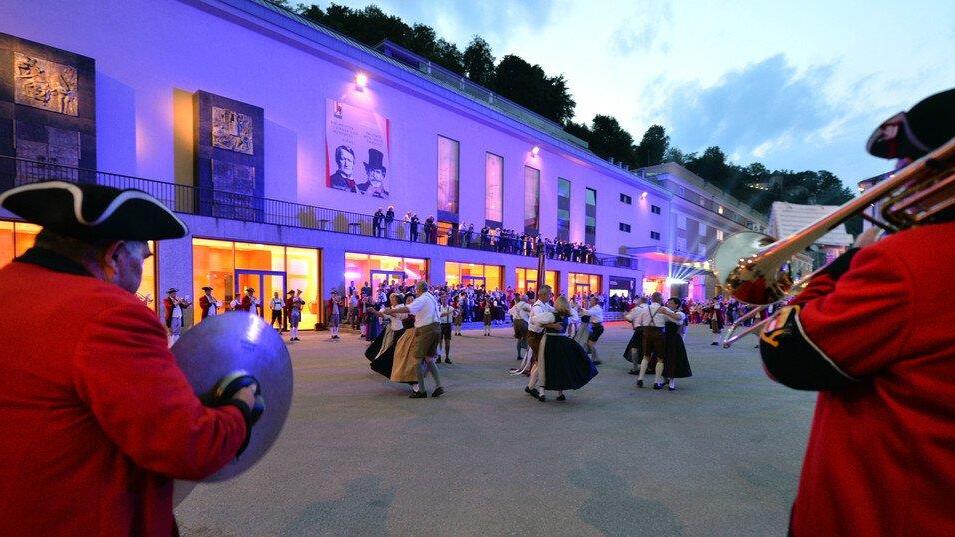 Salzburger Festspielball, I