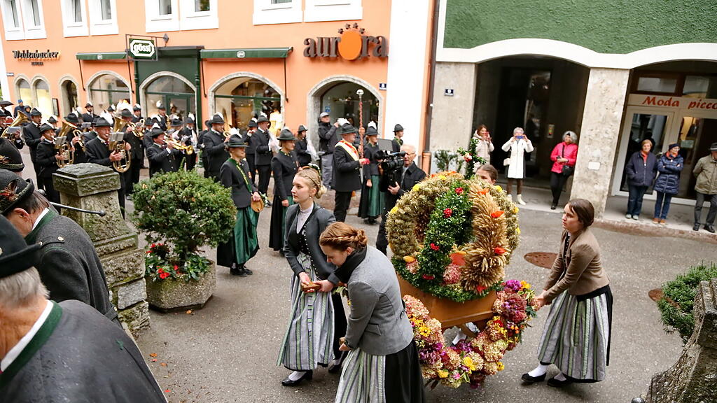 Bad Hofgastein feiert Erntedankfest und Altarweihe