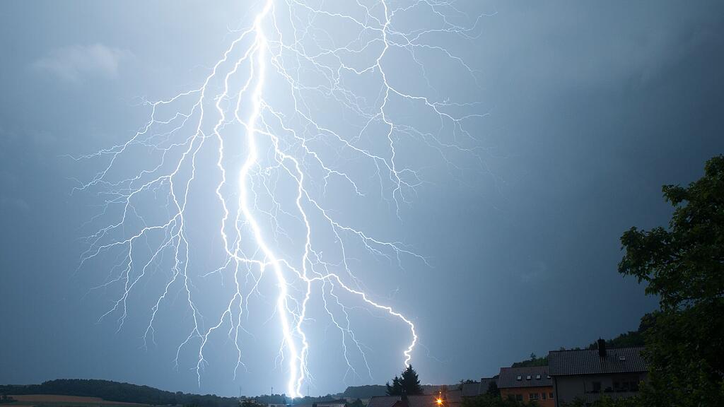 Gewitter, Starkregen und Hagel ziehen über Salzburg hinweg.