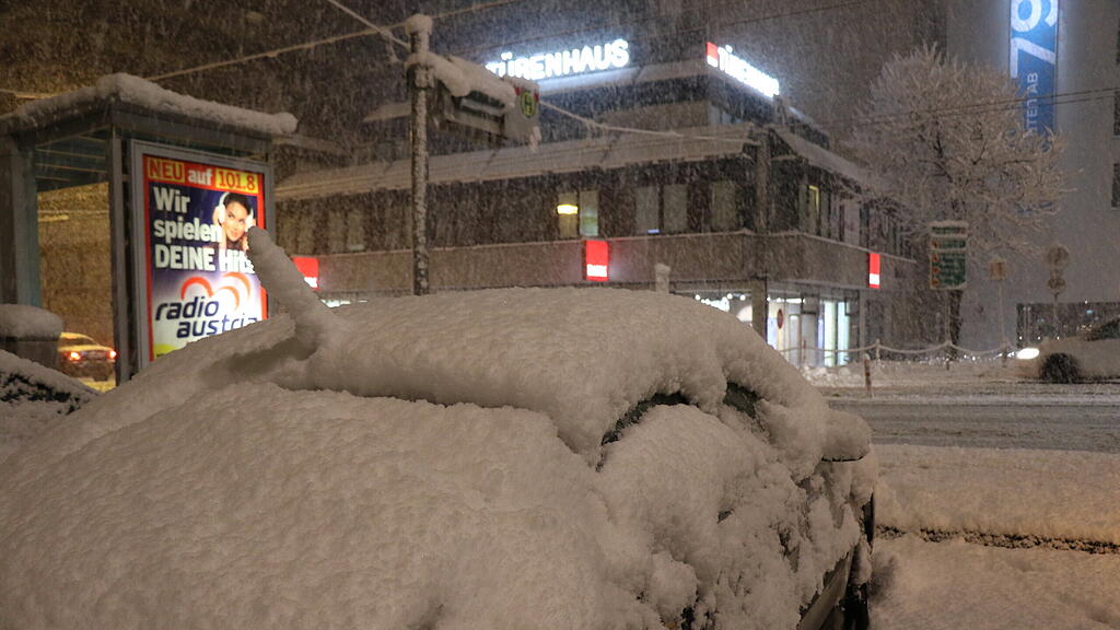 Wintereinbruch in Stadt Salzburg