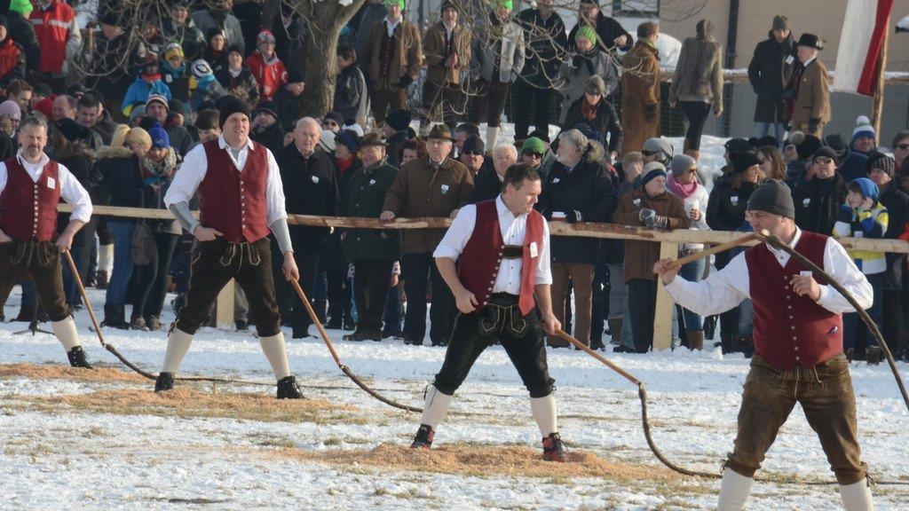 Gemeindeschnalzen in Wals-Siezenheim