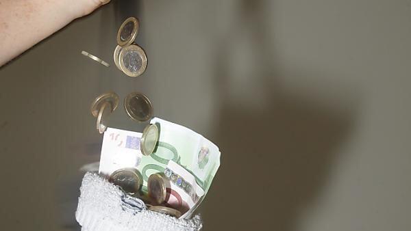 Zwei Drittel wollen mehr Geld sparen