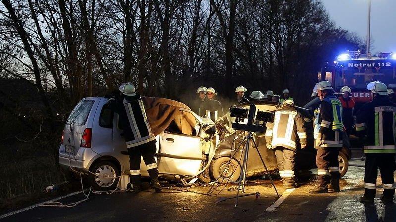 Ein Toter bei Crash auf B20