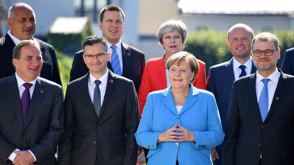 EU-Gipfel: Familienfoto im Mirabellgarten