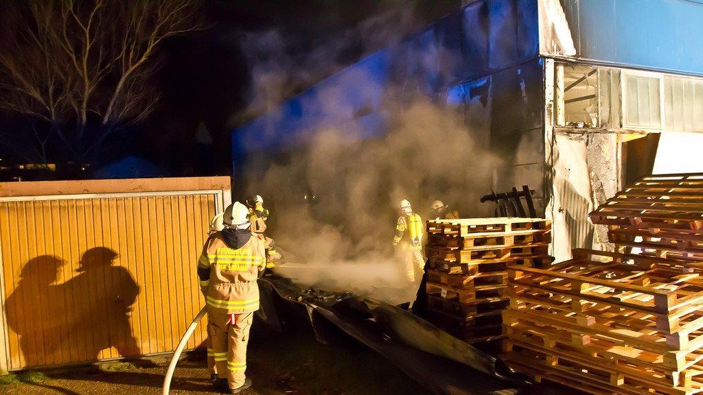 Brand im Gewerbegebiet von Hallwang I