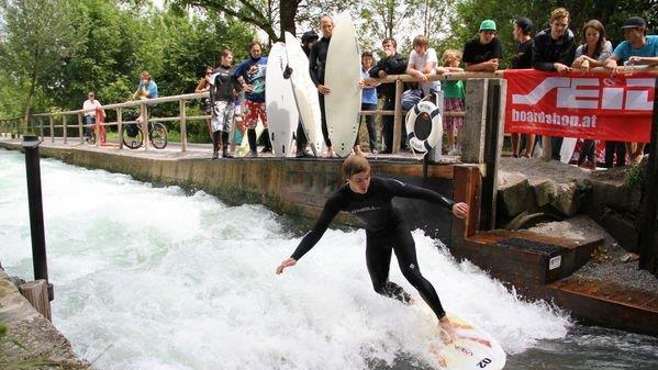 Surfen am Almkanal