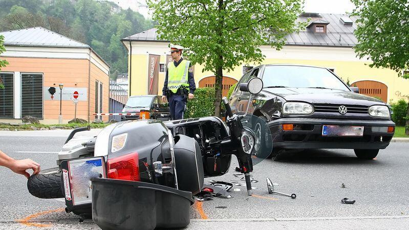 Der VW-Lenker hatte den Rollerfahrer beim Einbiegen übersehen.