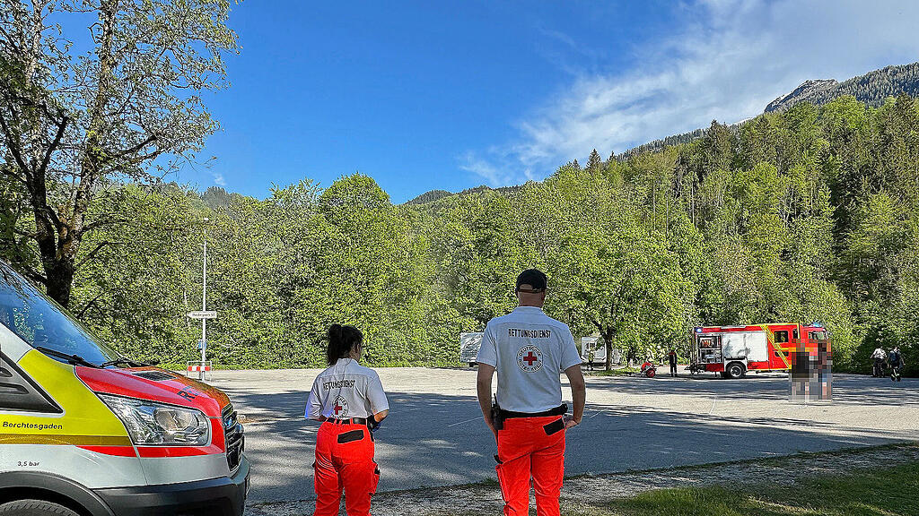 Brennendes Wohnmobil am Salzbergwerk-Parkplatz