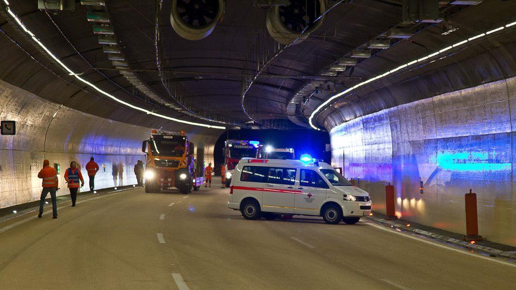 Feuertaufe: Großübung im Lieferinger Tunnel