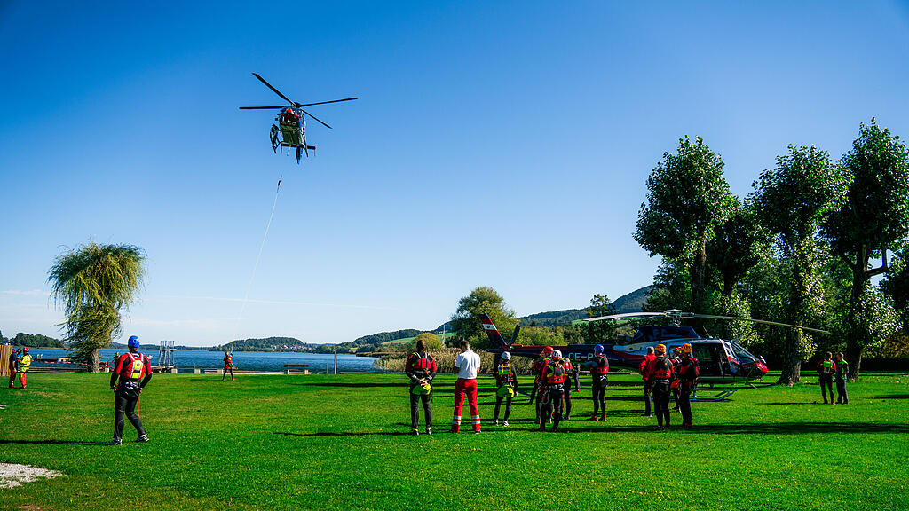 Übungstag der Wasserrettung und Flugpolizei am Obertrumer See