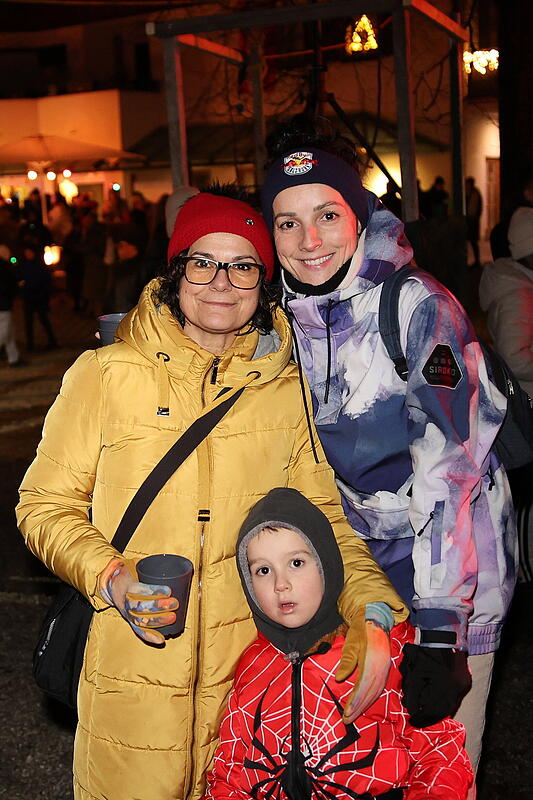 Anifer Krampuslauf am Dorfplatz