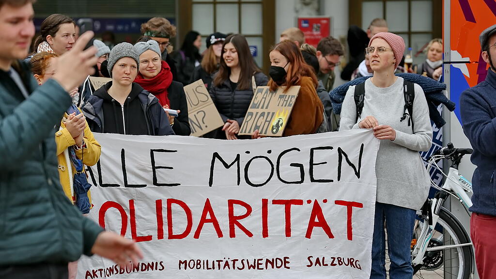 1. Mai-Demo in der Stadt Salzburg