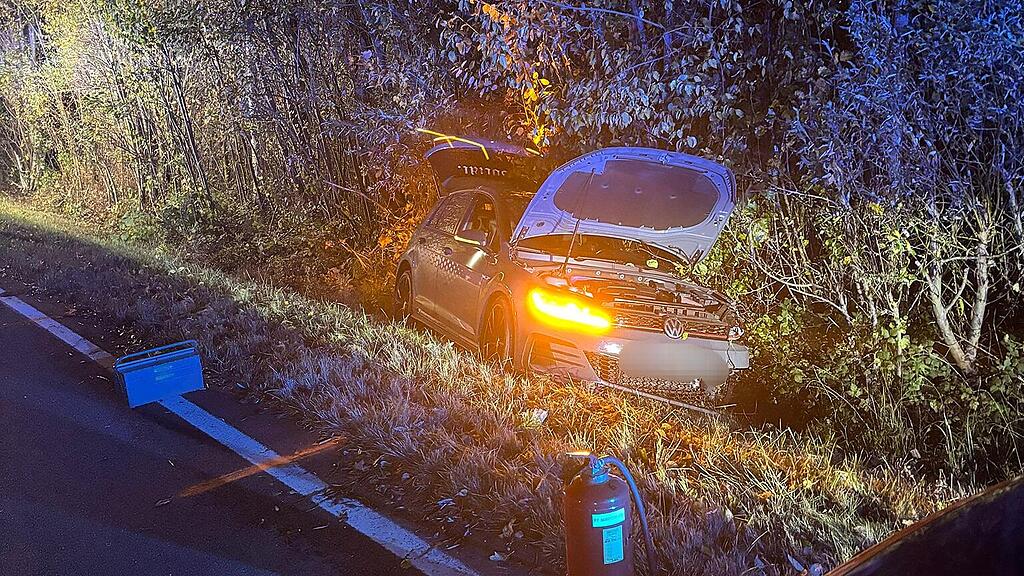 Auto landet in Nußdorf in Graben