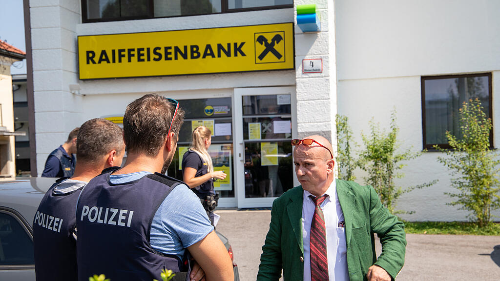 Bank\u00fcberfall in Liefering