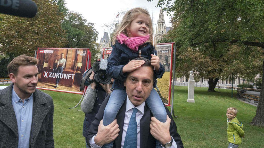 Neue SPÖ-Plakatserie zeigt Kern mit Kindern