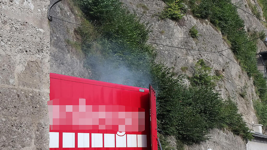 Lkw steckt in Klausentor fest