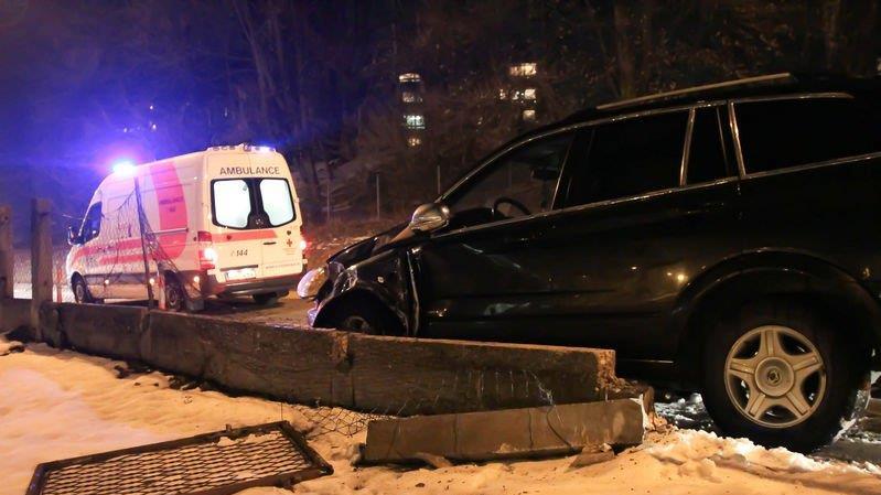 Pkw kracht gegen Gartenzaun II
