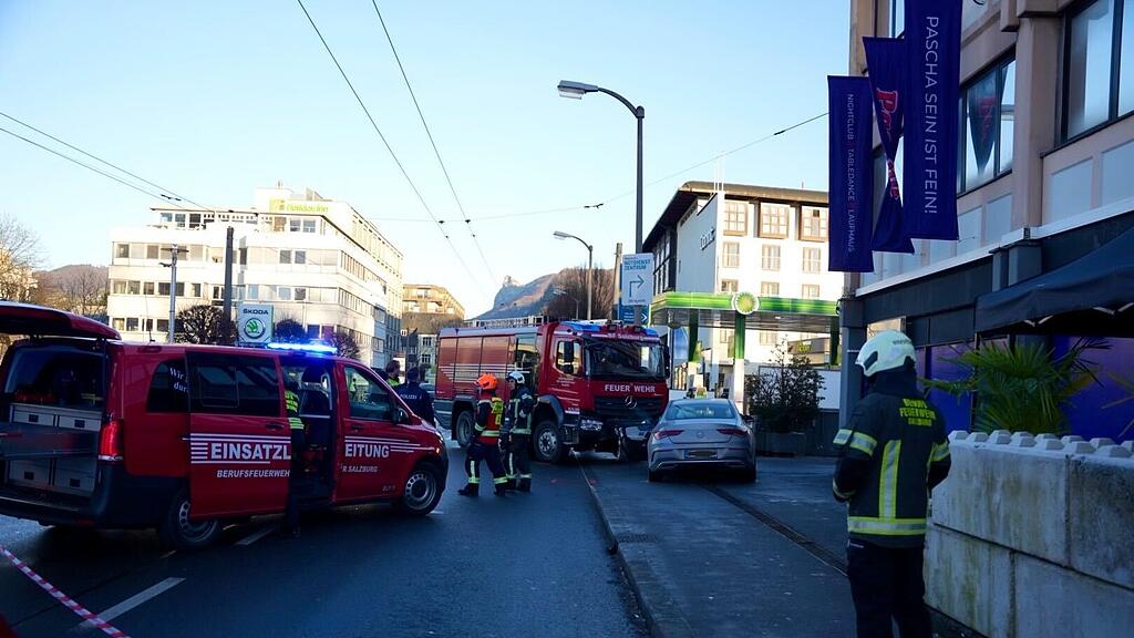 feuerwehrauto gegen pkw