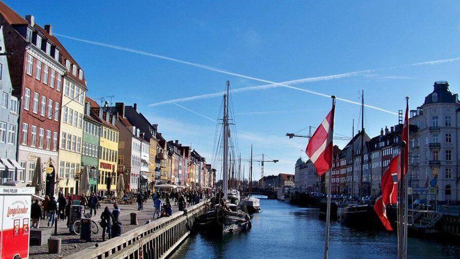 Kopenhagen ist eine der wenigen Städte, die nicht in die Höhe, sondern in die Breite gewachsen sind.